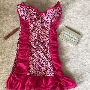 Pink leopard lingerie
